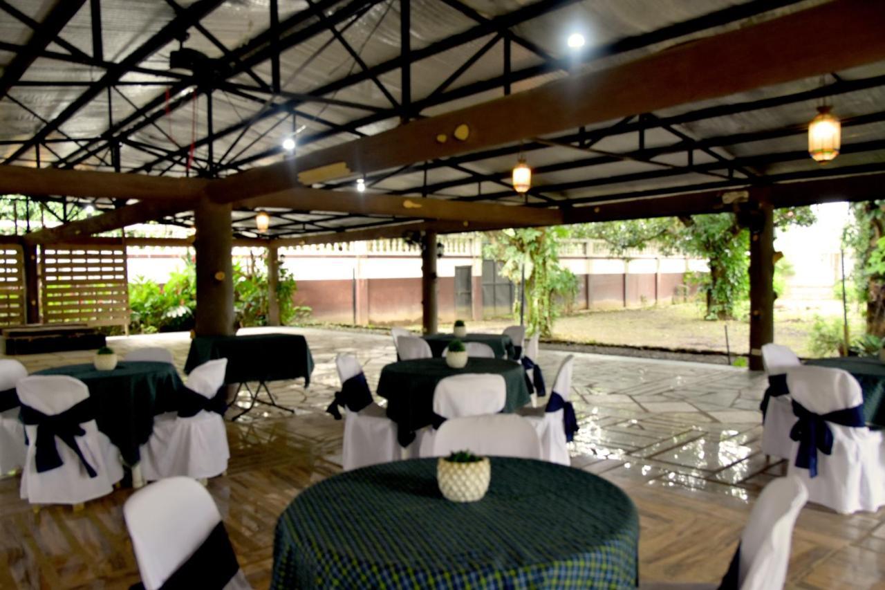 Isla De Oro Hotel Mamburao Exteriér fotografie