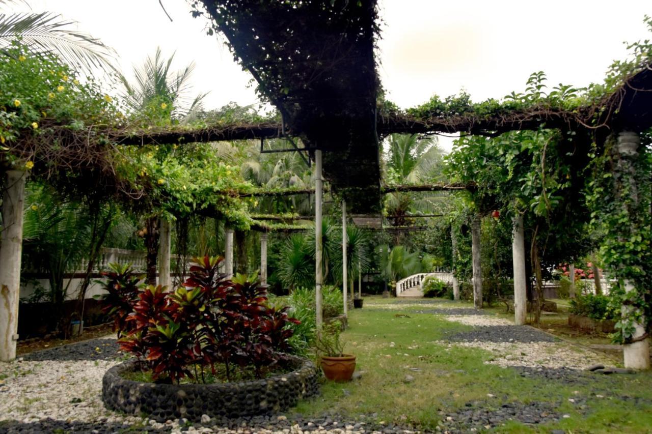 Isla De Oro Hotel Mamburao Exteriér fotografie