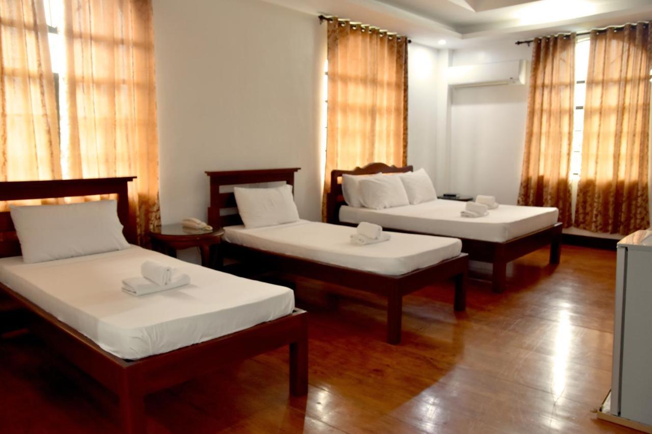Isla De Oro Hotel Mamburao Exteriér fotografie