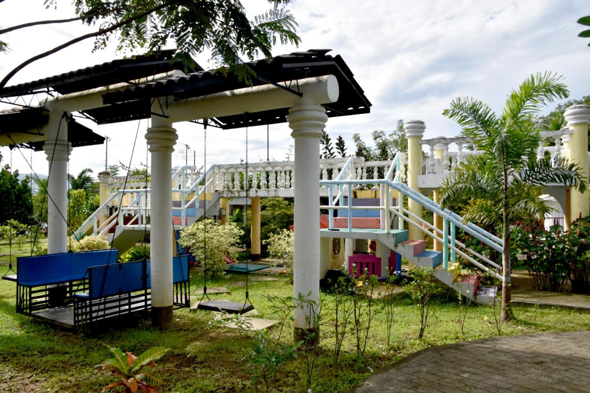 Isla De Oro Hotel Mamburao Exteriér fotografie