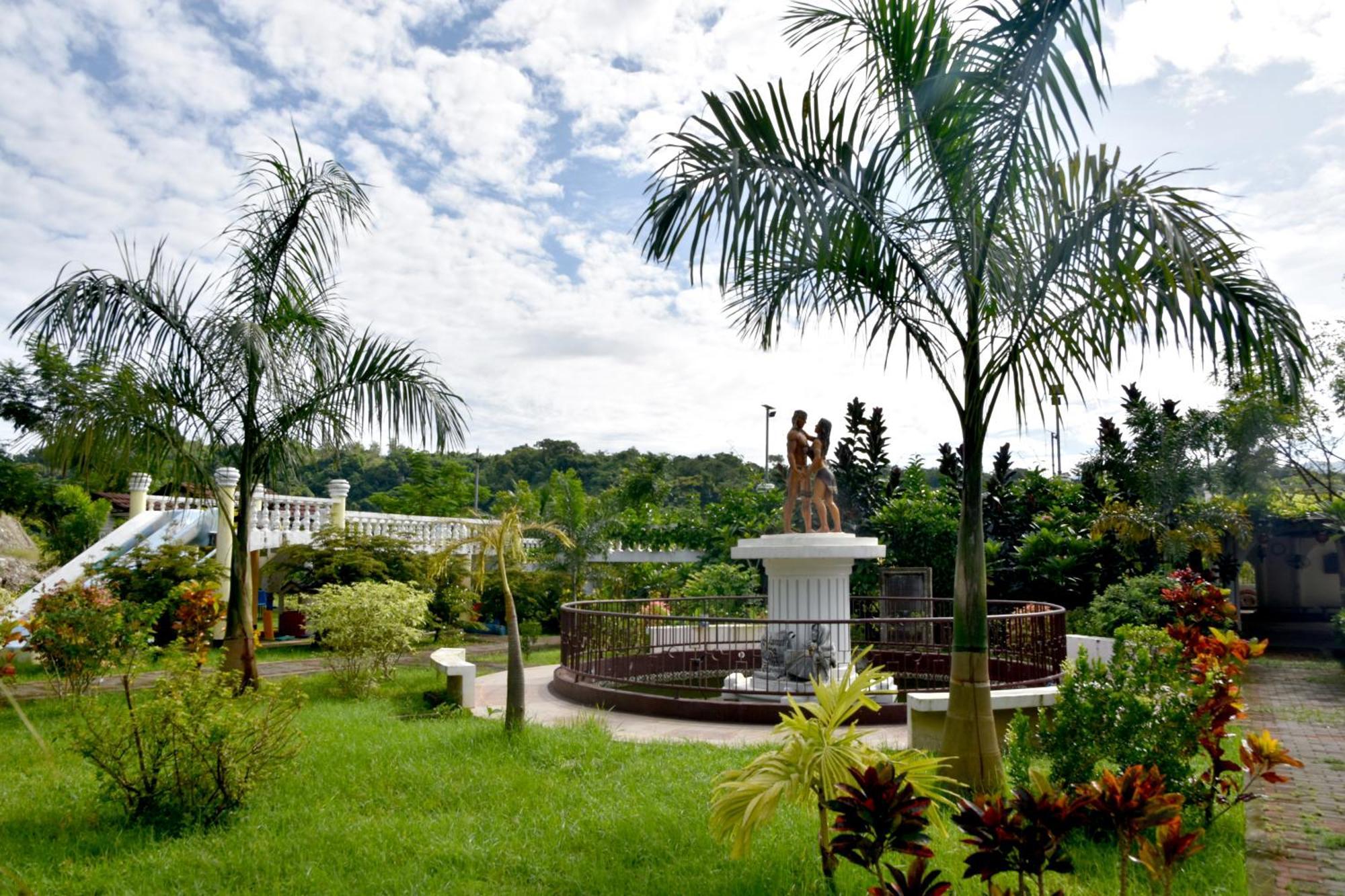 Isla De Oro Hotel Mamburao Exteriér fotografie
