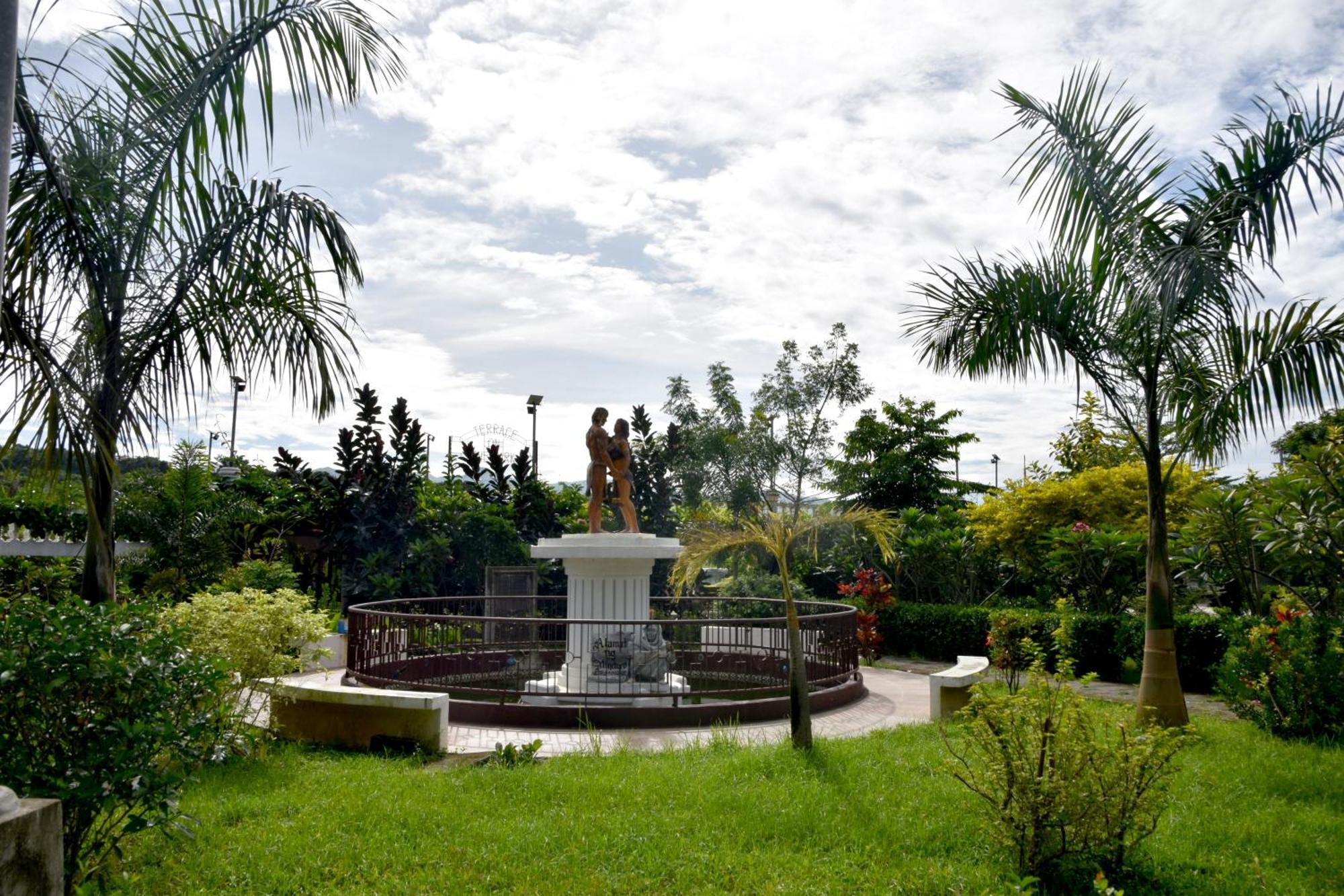 Isla De Oro Hotel Mamburao Exteriér fotografie