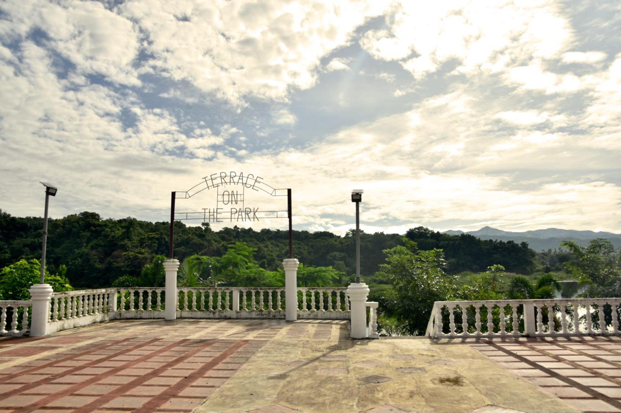 Isla De Oro Hotel Mamburao Exteriér fotografie