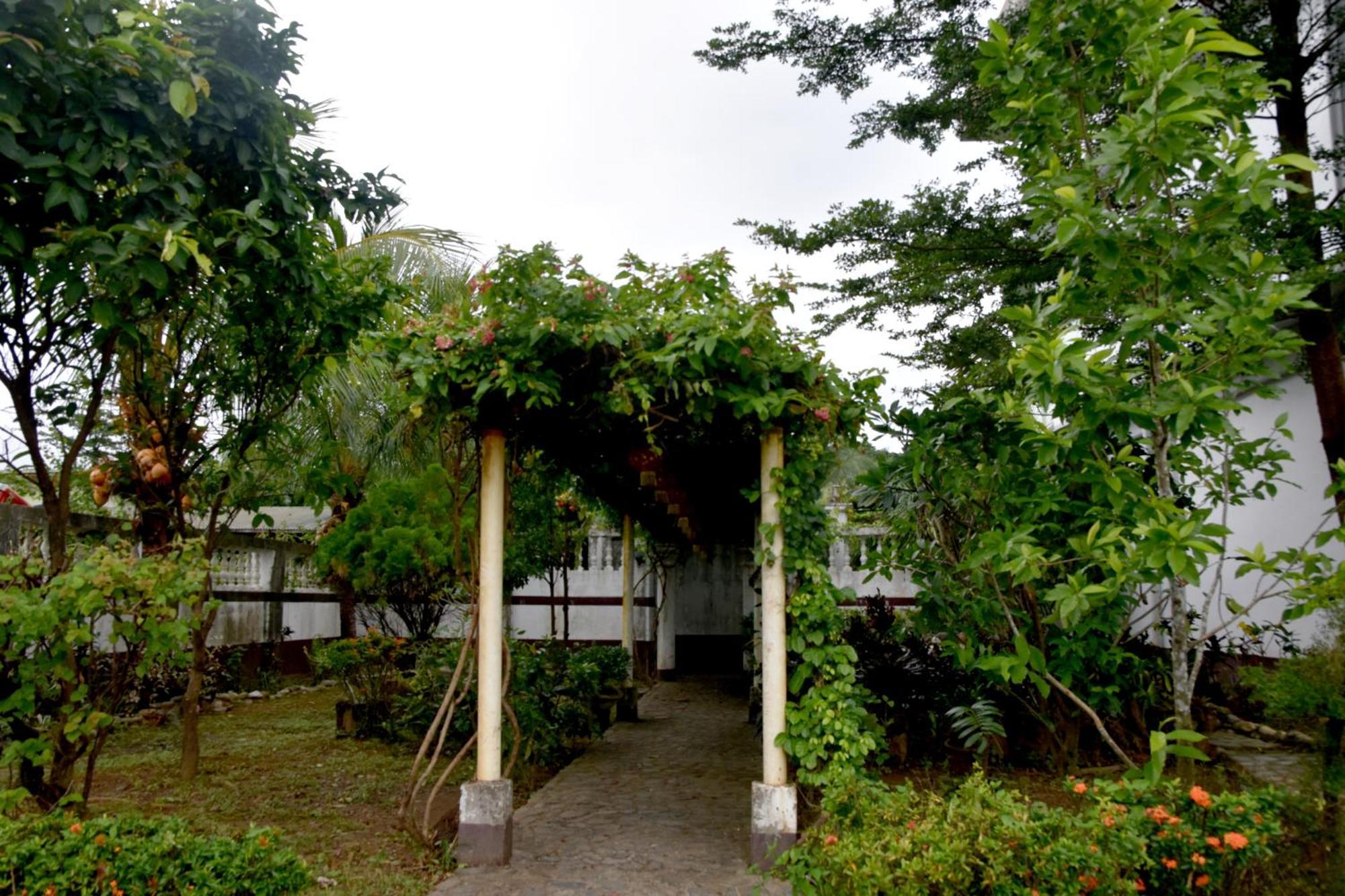 Isla De Oro Hotel Mamburao Exteriér fotografie