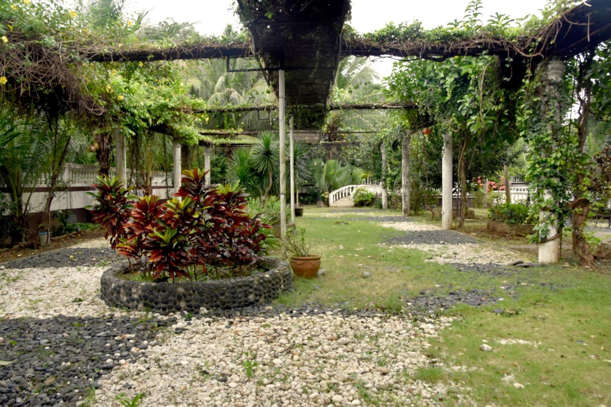 Isla De Oro Hotel Mamburao Exteriér fotografie